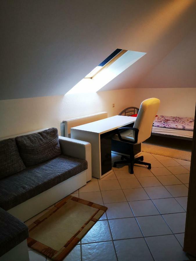 Homburg Naehe Uniklinik R Lägenhet Kirkel Exteriör bild